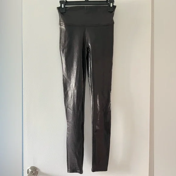 SPANX Faux Leather Croc Leggings In Chocolate SP - Picture 2 of 11